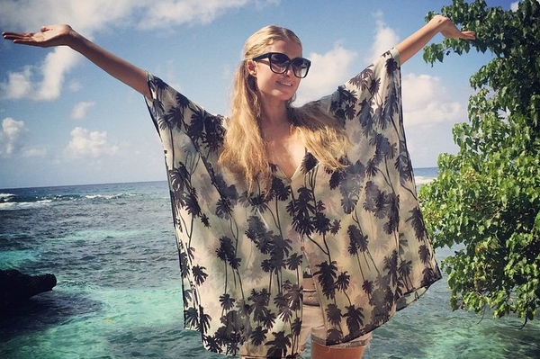 instagram.com/parishilton