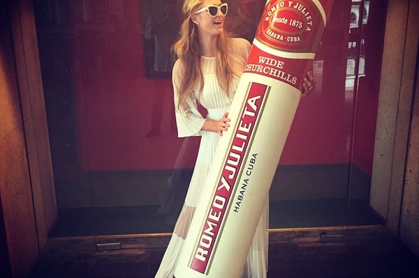 instagram.com/parishilton