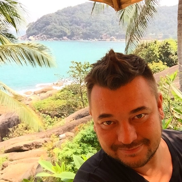 Солист группы Руки Вверх Сергей Жуков крестил младшего сына