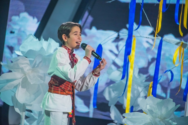 Победитель Голос.Діти Роман Сасанчин выступил перед ранеными бойцами АТО