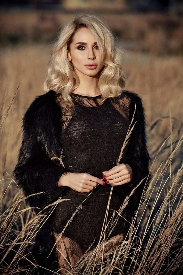 Светлана Лобода представила откровенный клип на песню Не нужна