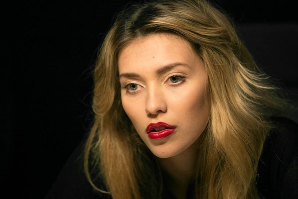 Ведущая шоу Орел и Решка создала собственную группу