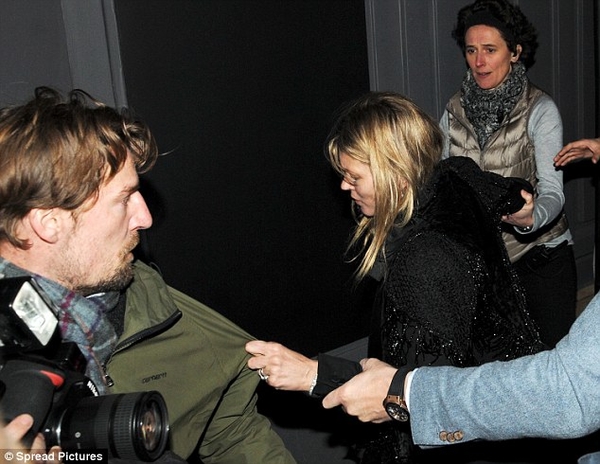 Кейт Мосс подралась с папарацци на светской вечеринке