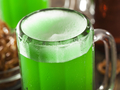 Зеленое пиво ко Дню святого Патрика