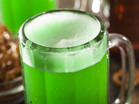 Зеленое пиво ко Дню святого Патрика