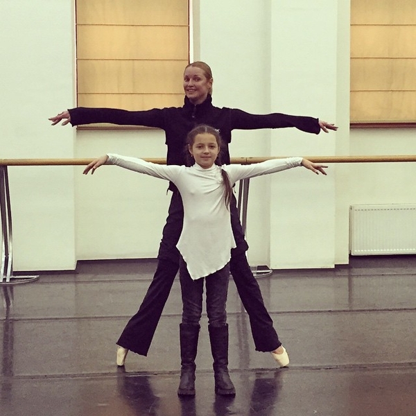 Дочь Анастасии Волочковой пожаловалась на папарацци