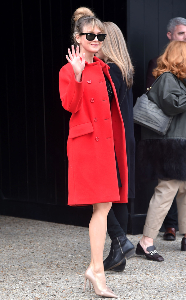 Звезды на Неделе моды в Париже: Зеллвегер, Гомес и Мосс