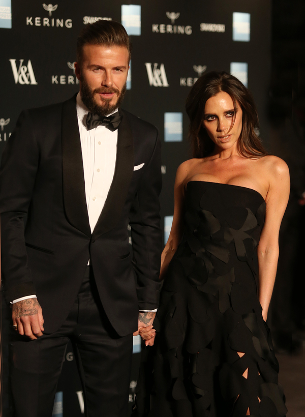 Стильный выход: Виктория и Дэвид Бэкхемы посетили музей