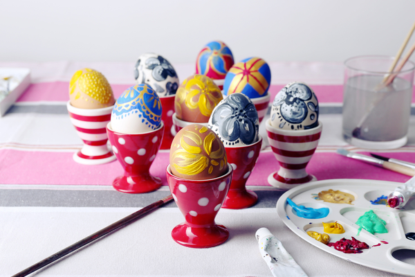 Как красить яйца на Пасху красками