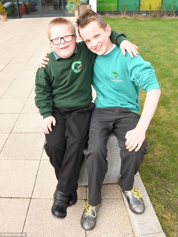 11-летний мальчик продал игрушки, чтобы помочь брату с синдромом Дауна