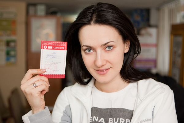 Соломия Витвицкая получила сертификат Красного Креста