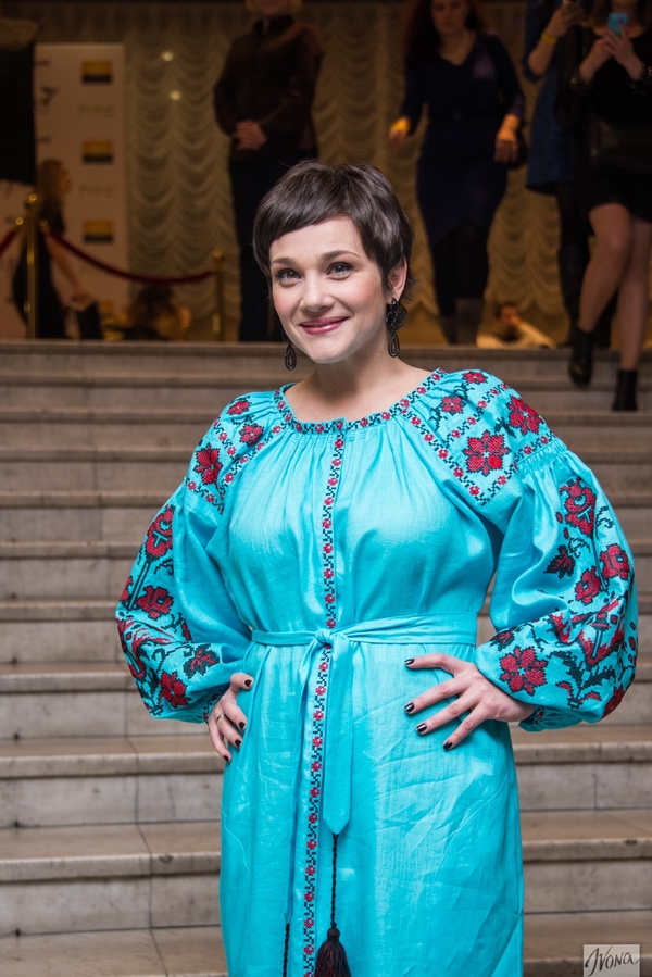 YUNA 2015: Известная телеведущая удивила украинским нарядом