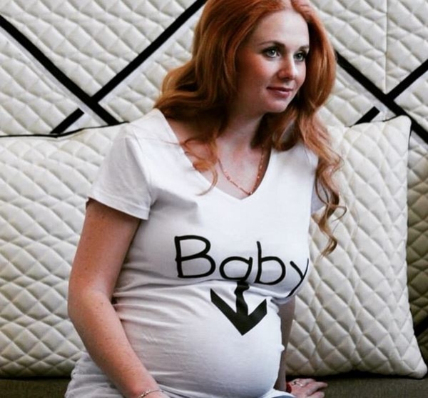 Лена Катина продолжает выступать на 8 месяце беременности