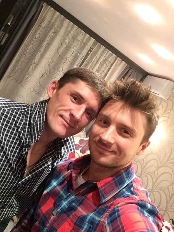 Умер брат Сергея Лазарева: ТОП-5 семейных фото