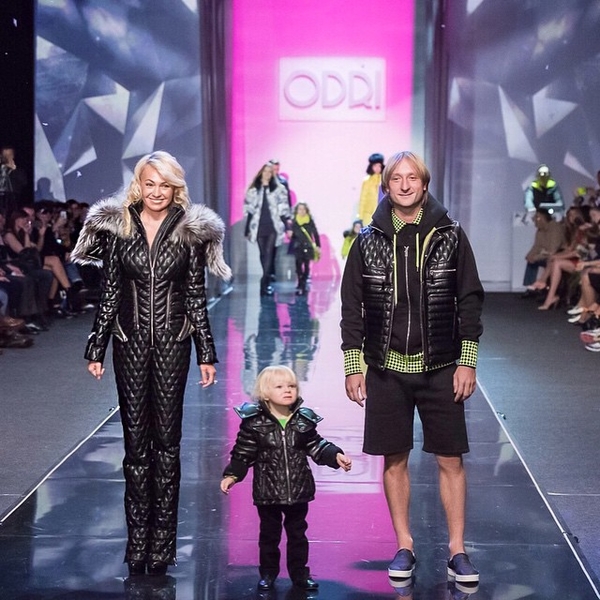 Ани Лорак посетила показ Яны Рудковской на Неделе моды в Москве