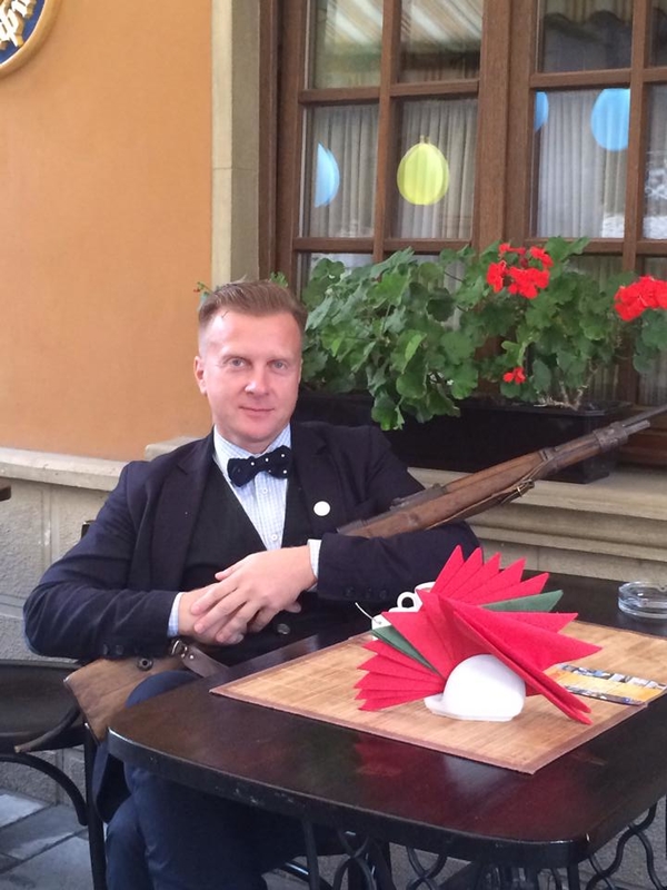 Антин Мухарский презентовал свою книгу о войне и разводе с женой