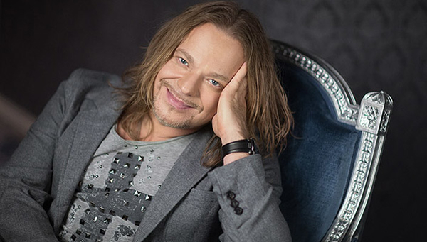 Лицом в торт: Пресняков отметил свой 47-й день рождение