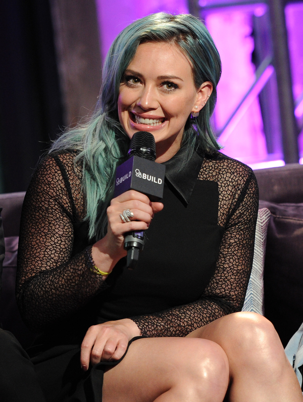 Хилари Дафф объяснила, почему покрасила волосы в голубой цвет