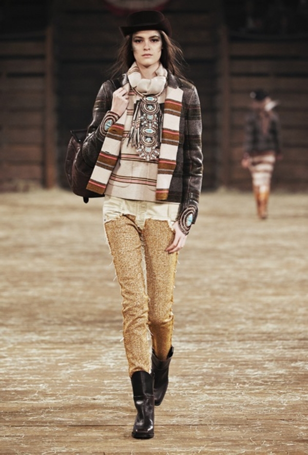 Карл Лагерфельд решил еще раз показать коллекцию Chanel