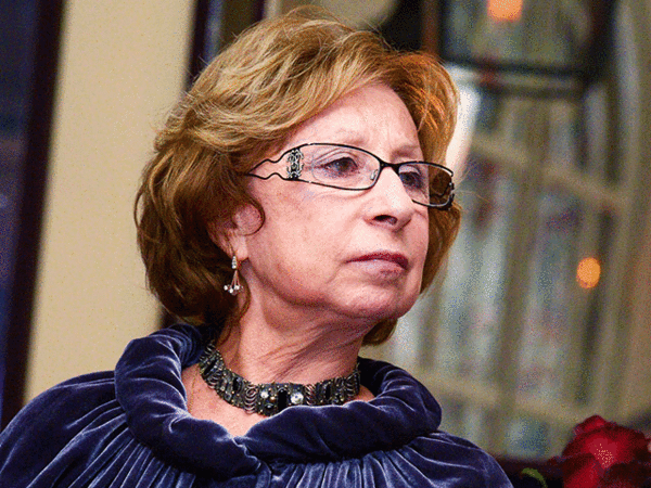 Рязанов поздравил Ахеджакову с полученной российской кинопремией