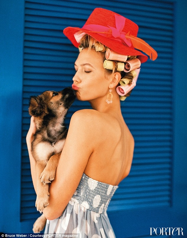 Супермодель Карли Клосс удивила новой фотосессией