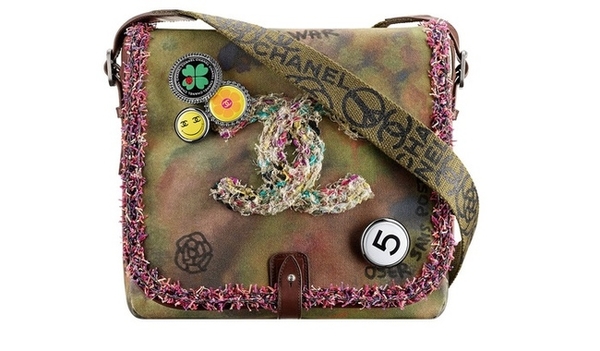 Магнитофон, арбуз и пони: 10 самых неожиданных модных сумок