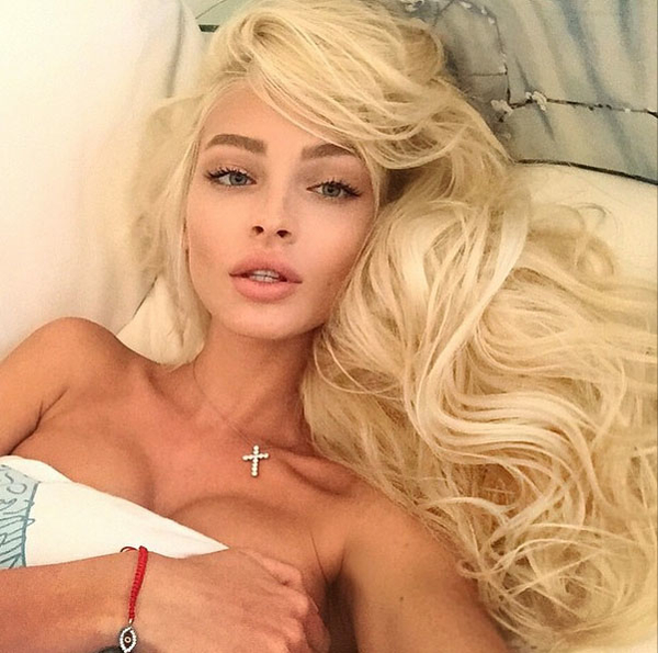 Гражданская жена Тимати показала фото в бикини