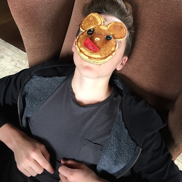 Католическая Пасха 2015: Как звезды отметили праздник