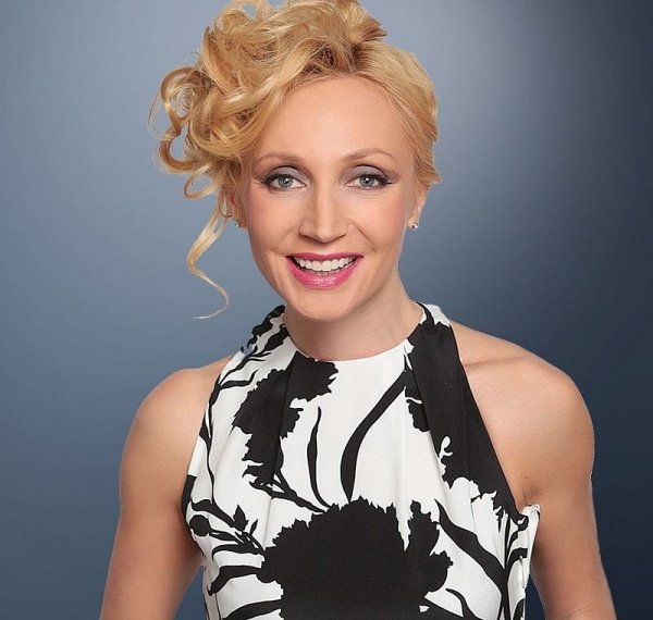 Кристина Орбакайте показала фото без макияжа