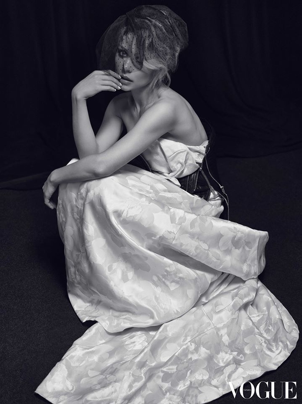 Тина Кароль снялась в чувственной фотосессии для Vogue Украина