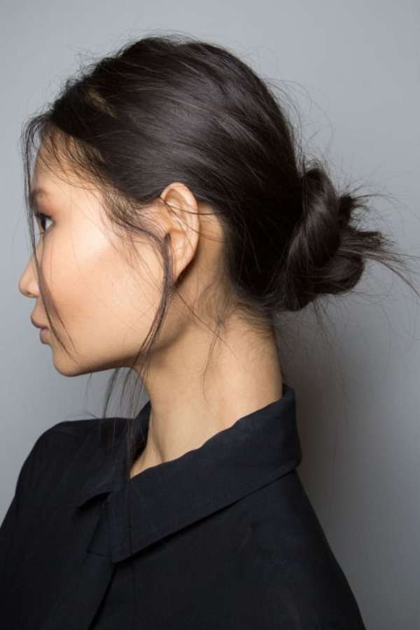 Небрежные пучки снова в моде:  ТОП-5 вариантов на каждый день