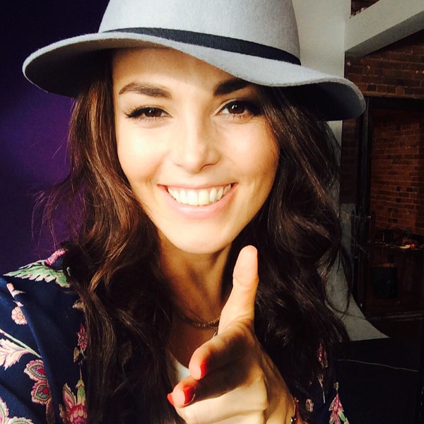 Звездный выпускной: В каких нарядах прощались со школой российские знаменитости