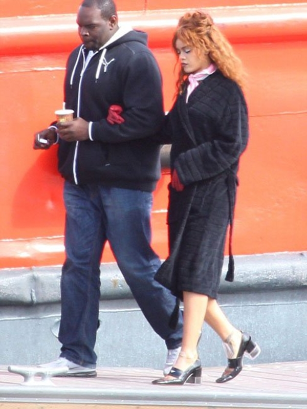 Рыжая бестия: Рианна кардинально сменила имидж