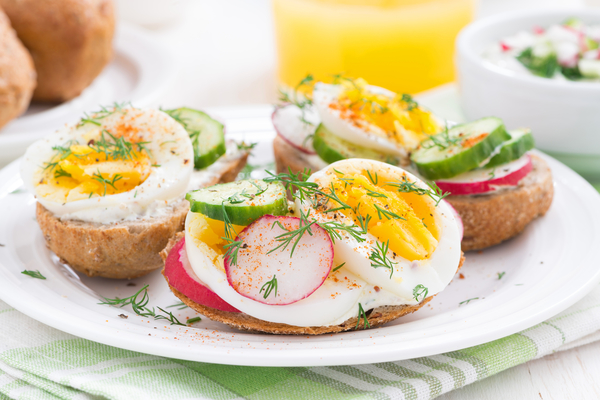 Ингредиенты для «Бутерброд с майонезом и яйцом»: