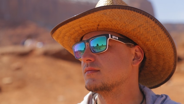 Ведущий и режиссер шоу Орел и решка рассказал о бюджетном отдыхе