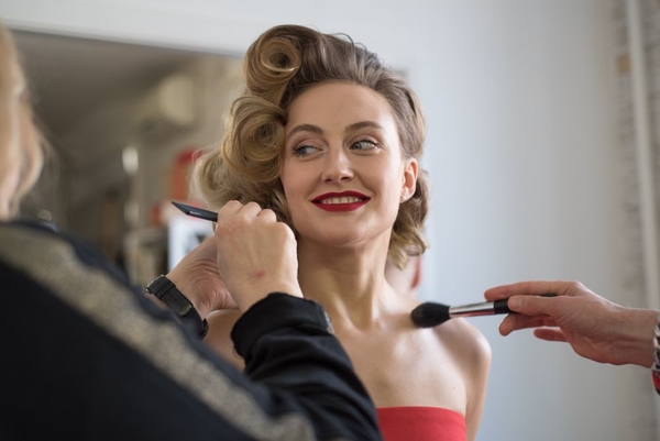 Ева Бушмина примерила необычный образ розы