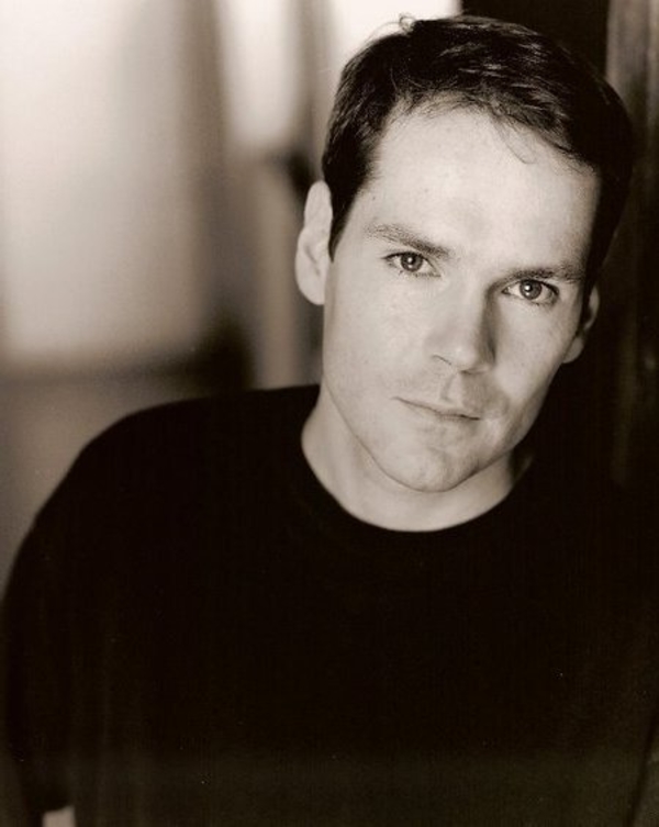 В 48 лет умер канадский актер Джонатан Кромби