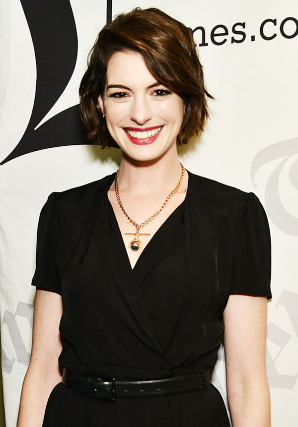 32-летняя Энн Хэтэуэй хочет усыновить ребенка