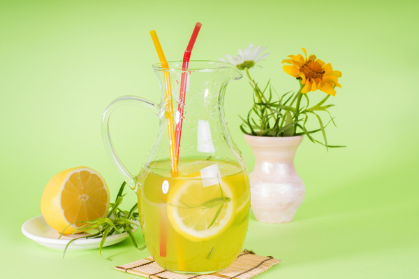 Как приготовить лимонад в домашних условиях (видео)