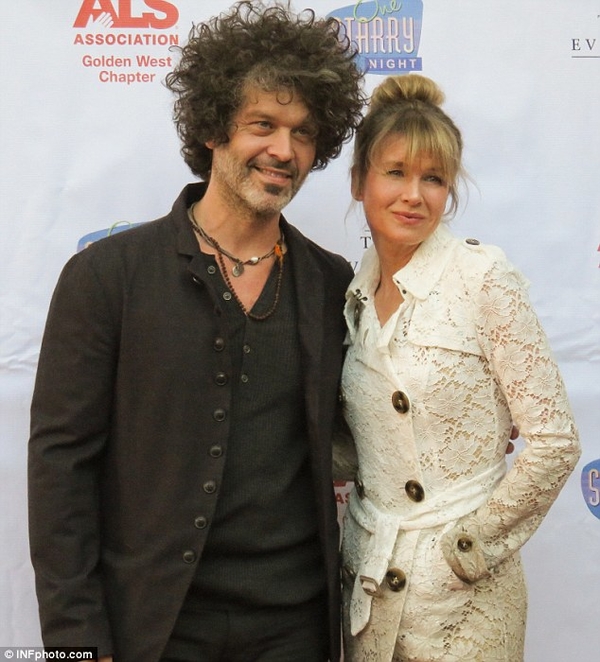 Рене Зеллвегер появилась на светском мероприятии с парнем