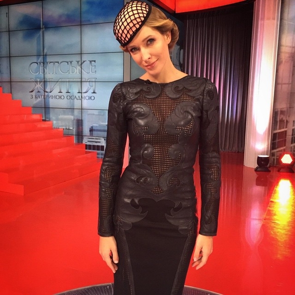 Катя Осадчая "оседлала" метлу за кулисами концерта Тины Кароль