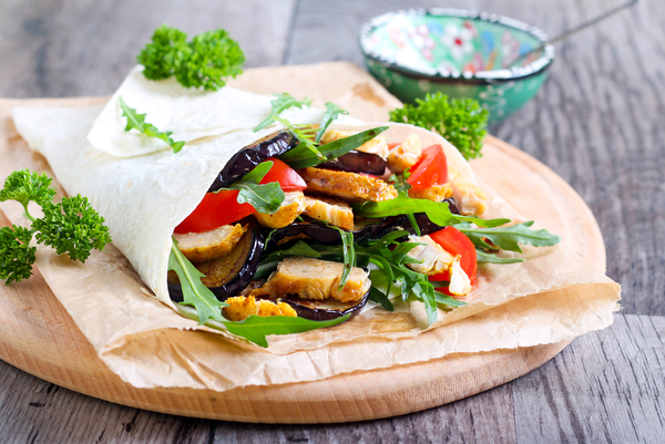 Горячие закуски для пикника: ТОП-5 рецептов лаваша на гриле