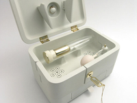 Дизайнер создал вибратор с прахом умершего мужа для "безутешных вдов"