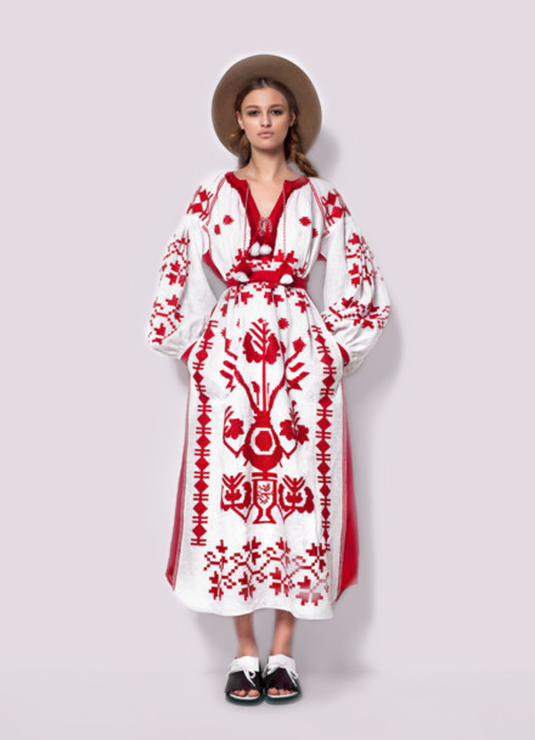Мода на украинское: Американский Vogue признал вышиванку трендом сезона
