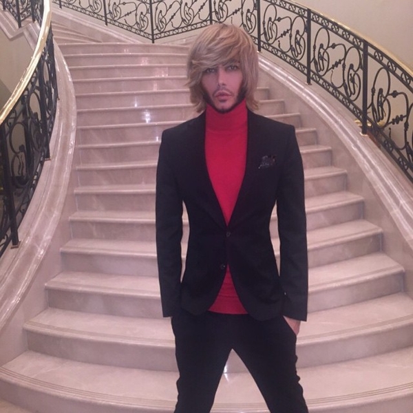 Сергей Зверев будет бесплатно стричь и красить ветеранов