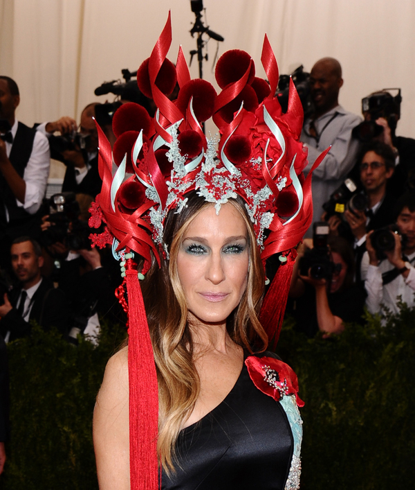 Сара Джессика Паркер удивила необычным головным убором