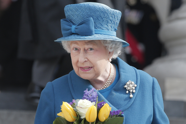 Королева Елизавета II впервые навестила новорожденную принцессу Шарлотту