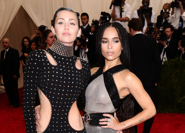 Майли Сайрус снялась в клипе дочки Ленни Кравица