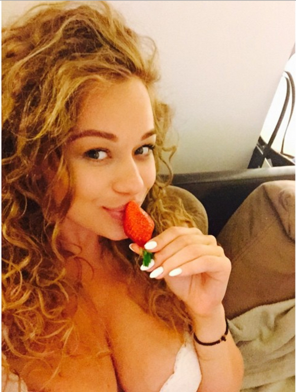 Яна Соломко поделилась пикантным селфи