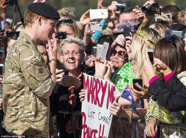 21-летняя блондинка попросила принца Гарри жениться на ней